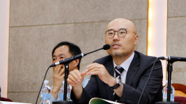 이정훈 교수, 합장 거부한 황교안 대표 두둔