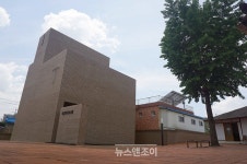 위가 아닌 아래를 향하는 교회