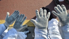 톨게이트 노동자들, 직접 고용 요구하며 오체투지 마음속으로 주여, 주여 외치며 기도했다