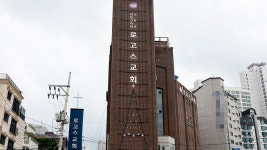 교인 뒤에 숨은 전준구, 공대위 토론회 방해 및 반대 교인 출입 저지에 교인들이 자발적으로 하는 것