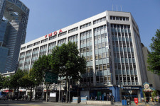 종로통의 태극기와 차별 극복의 모뉴먼트