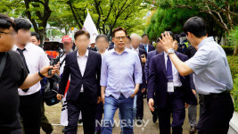 손현보 목사, 구속영장 심사 출석 