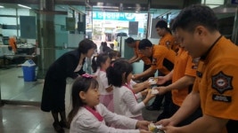 마전 어린이집 원생들, 지역 소방서 방문 송편 전달