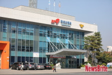 화성시 봉담읍 폐차장에서 화재..1명 종합병원 이송