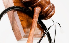 의원 인수하면 의료과실도 책임