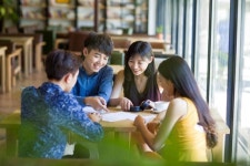 강남 커피전문점 코로나19 확진 10명...홍천 캠핑장→강남 커피전문점→양재 족발집