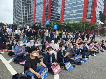 의대정원 증원 안해도 OECD 의사수 과밀국가 임박, 정부는 의대생과 전공의가 교육·수련에 전념할 수 있게 하라