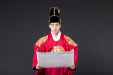 전하, 의술을 백성들에게 내리는 폐하의 성은으로 포장하소서