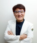 산부인과 의사 출신 시인의 시 잘 쓰는 비결? 사물과 풍경에 대한 애정
