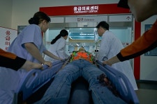 중증?경증 분류 책임 가진 응급의학과 의사…방어진료 하거나 응급실 떠나거나 선택 몰려