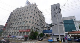 김해 중앙병원 의사 수급난에 응급실 중단…부실 경영에 직원 월급·퇴직금 미지급