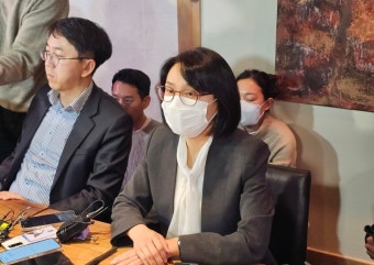 의료현안협의체 자리 박차고 나간 의협…