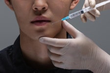 피부?미용 시술, 간호사?간호조무사에도 허용될까...면허 침탈에 비의료인 시술 부작용 우려