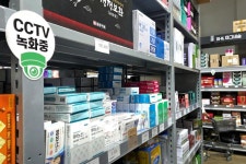 오픈한지 2달에도 북적이는 성남 창고형 약국 직접 가보니…전국 각지에서 방문