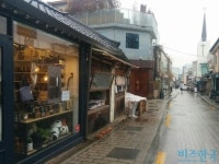 뉴트로 갬성과 소박한 일상의 조화, 북촌 계동길