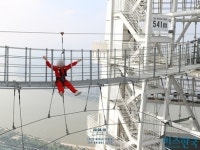 세계 최고높이 체험, 롯데월드타워 스카이브릿지에 안전규제가 없다고?