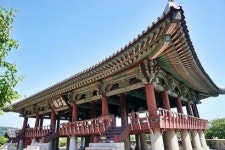 유유히 흐르는 남강을 보며 논개를 생각하네, 진주성 산책