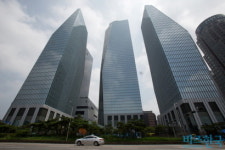 4조 몸값 여의도 IFC 새 주인 찾기 안갯속 미래에셋 중재 승리할까