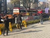 [단독] 아모레 제품을 왜 올리브영에만… 아리따움 가맹점 단체행동 재개