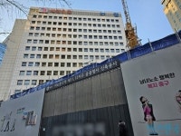 안전펜스 치워 부영 본사 앞 공사장과 법정공방, 왜?