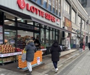 GS 이어 롯데도 SSM 가맹 확대, 슈퍼 공습에 편의점 비명