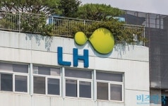 [위기의 사회주택] LH 믿은 청년들, 천장 무너지고 곰팡이 가득한 집에서 살았다