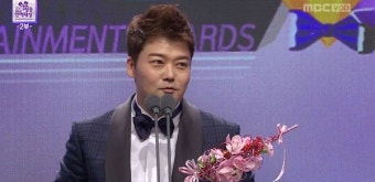 전현무, 2024 MBC 방송연예대상에서 세 번째 대상 수상하여 초심 잃지 않고 비타민 같은 방송 다짐