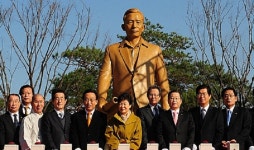 구미시, 박정희 이름 빼고 박물관 개관 | 박정희 대통령 역사자료관에서 구미 근현대사 박물관 등으로 명칭 변경