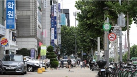 대치동 학원가 코로나19 비상.... 유명 강사 확진  | S학원 이모 수학강사 증상 후에도 5일간 수업해