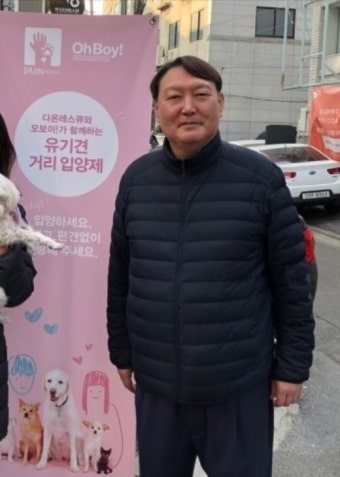 정치 선언 전 윤석열이 휴일에도 정장 입은 이유  | 편한 이미지’도 좋지만, 행여나 만나는 사람이 자기를 ‘무시하나’라고 오해할 수도 있다는...