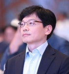 '국내 5위 부자' 권혁빈 이혼소송이 유독 주목받는 이유  | 자수성가해 8조원대 주식 보유, 재벌가 이혼과 달리 재산분할 규모 커질 듯