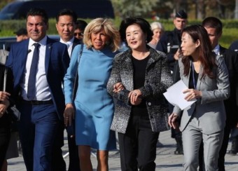 검찰, '김정숙 샤넬 재킷' 관련 디자이너 소환조사  | 문재인청와대 