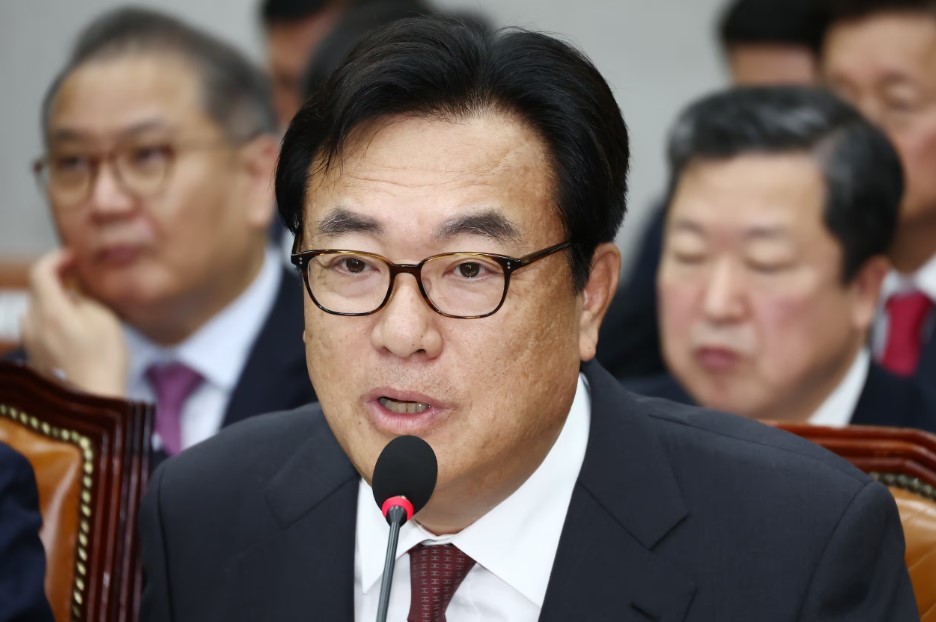 윤석열 대통령의 비상계엄 선포로 대통령실 고위 참모진 일괄 사의 표명