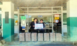 태성공업사·태란 로터리클럽, 삼수동 취약계층에 계란 70판 나눔