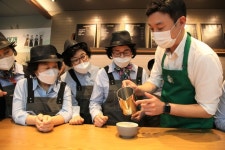 다시 시작 스타벅스, 시니어 바리스타 전문교육 재개