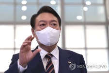 ‘카카오톡 먹통’…尹 “독점에 따른 시장 왜곡, 국가가 대응”