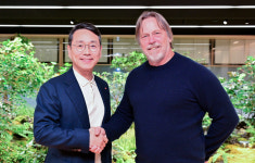 조주완 LG전자, AI 반도체 역량 강화...짐 켈러 텐스토렌트 CEO와 만나