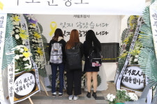 사건의 진실을 알 때까지 계속 지켜볼 겁니다