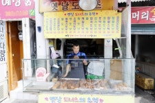 중앙시장 입구, 옛날도너츠 안 사장님
