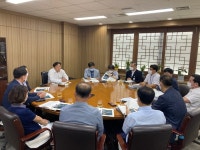 구청장실에서 부서 공무원들 열띤 토론...일산·대왕암권 관광개발계획 토론회 열려