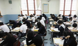 월세? 몇 평?...가정통신문에 적나라한 생활수준 물은 고등학교