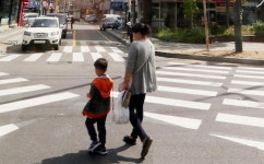 운전 중 통화하다 9살 소녀 치어 숨지게 한 여성