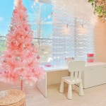 크리스마스 때 자취방에 설치하면 공주님 된 기분 뿜뿜할 수 있는 딸기우윳빛 핑크 트리