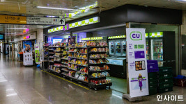 편의점 업계 1위 CU, 전국 모든 매장서 비닐봉지 없앤다