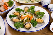 코로나로 지역축제 취소되면서 겨울 제철 방어·대게 가격 폭락했다