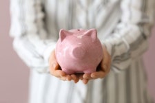 지갑에 돈이 하나도 없던 아빠 지갑을 본 초등학생 딸의 깜짝 이벤트