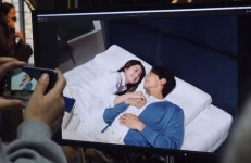 핵설레는 손 크기 차이로 대리 설렘 유발하는 비♥김태희 부부 투샷 (영상)