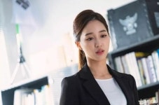 알고보니 엄마가 떡 안 사와 잔뜩 삐친 미스코리아였던 경이로운 소문 시장 비서