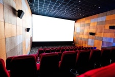 이제 CGV 영화관 통째로 빌려 대형 스크린으로 플스 게임 할 수 있다