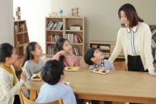 급식에 모기 기피제 넣은 유치원 교사···밥 먹은 아이는 20분 코피 쏟아